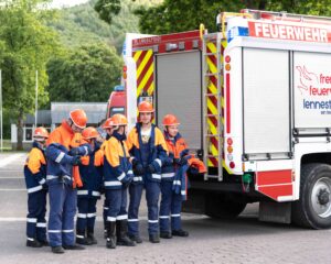 Antreten hinter dem Fahrzeug