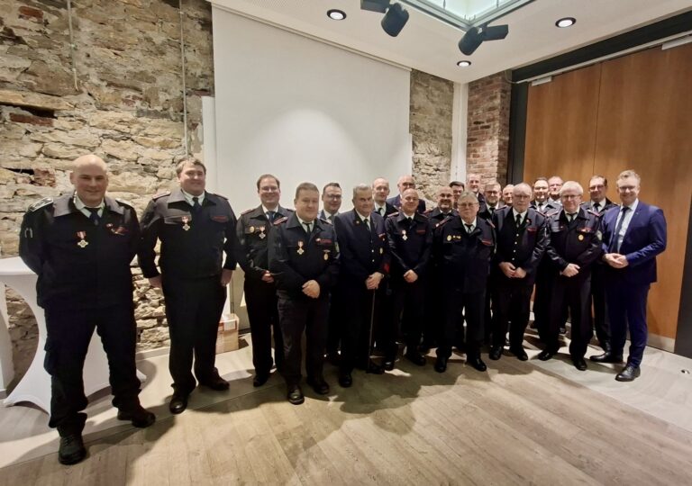 FW-OE: Jahrzehntelanges Engagement in würdigem Rahmen geehrt