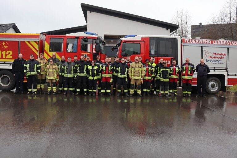 FW-OE: 23 neue Maschinisten für die Feuerwehren im Kreis Olpe